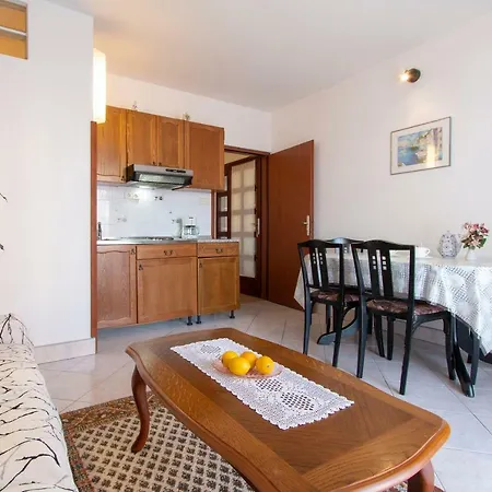 アパート Irena's Place A1 ロヴィニ