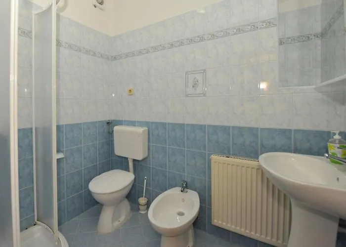 Irena's Place A1 * 로비니