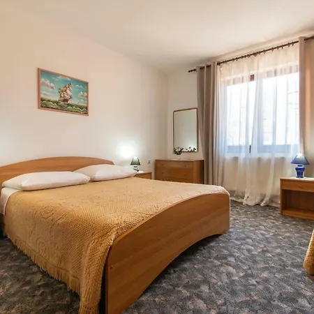 Irena's Place A1 Апартаменты *